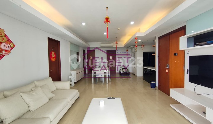 Disewakan Apartemen Royale Springhill Kemayoran 3 BR Luas 196m2 #VR1143