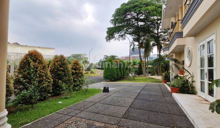 Rumah Mewah Besar Hoek di Kota Wisata 2