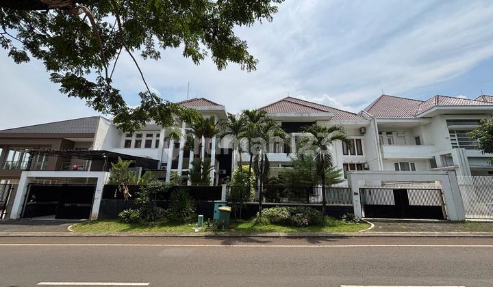 2-Story Linked House in Boulevard Kota Wisata Cibubur
