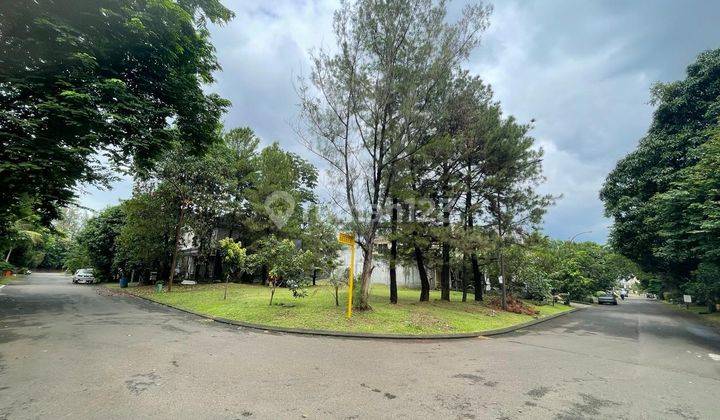 Kavling  hoek  depan green belt dalam cluster Kota Wisata 1