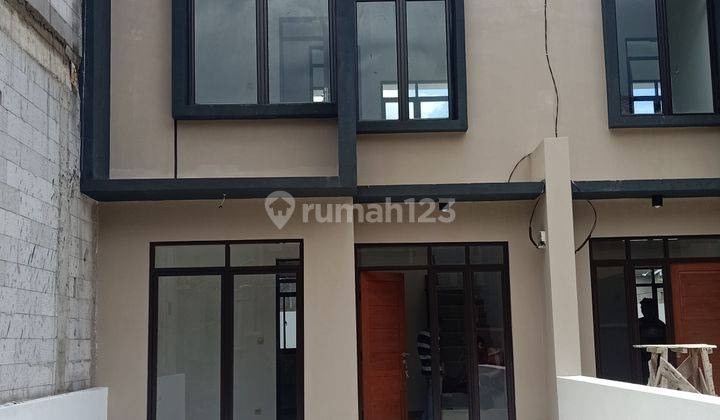 Rumah Cantik Strategis Dekat Transmart Buahbatu Bandung