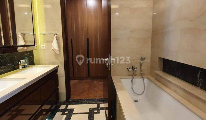 Homey And Comfort 3 bedroom Anandamaya Apartment. Full Furnished 