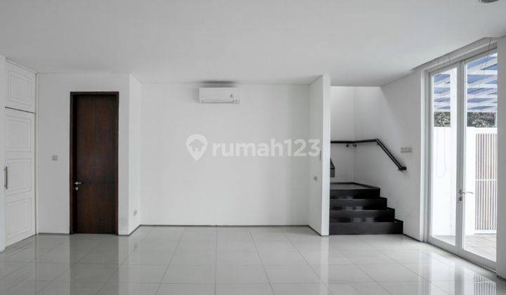 Best Price 4 Bedrooms Modern House With Swimming Pool In Pejaten.