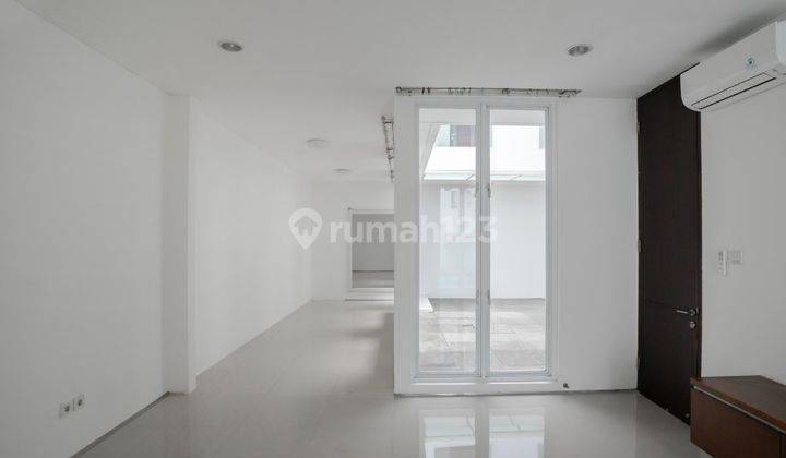 Best Price 4 Bedrooms Modern House With Swimming Pool In Pejaten.