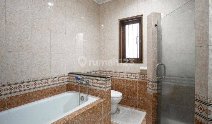 Modern 4 Bedrooms House With Pool In Pondok Indah South Jakarta