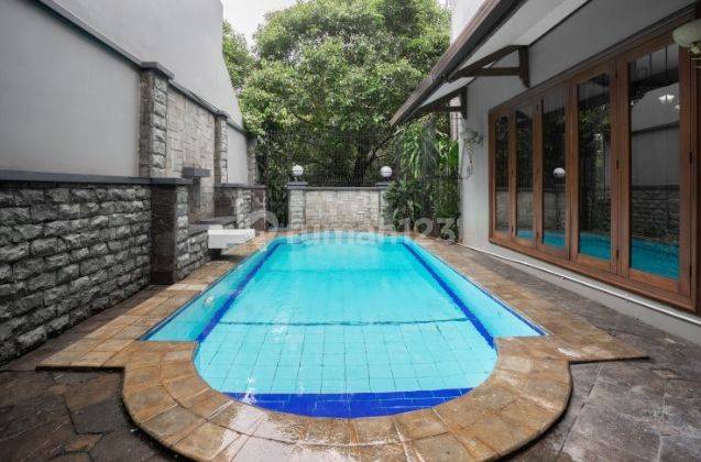 Modern 4 Bedrooms House With Pool In Pondok Indah South Jakarta