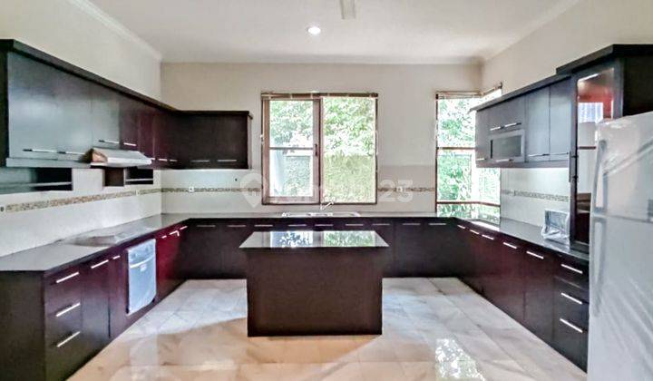 Minimalist Design With Spacious Kitchen And Large Backyard With Swimming Pool In Cipete cpt070 
