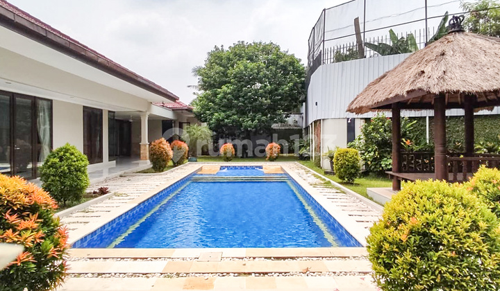 Minimalist Design With Spacious Kitchen And Large Backyard With Swimming Pool In Cipete cpt070 