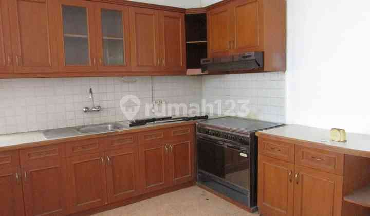 Spacious House With 5 Bedrooms And Pool In Cilandak cld449