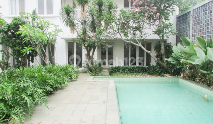 Well Maintained 4 Bedrooms House With Pool In Cilandak cld296