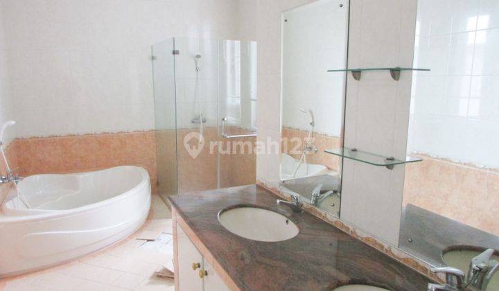 Well Maintained 4 Bedrooms House With Pool In Cilandak cld296