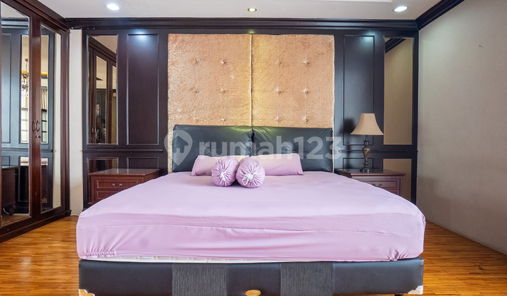 For Rent 4 Bedrooms With Semi Indoor Swimming Pool In Kemang. Best Price Kmgs088