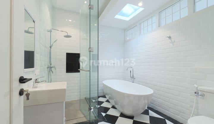 One Storey Beautiful House, Newly Renovated With 4 Bedrooms And Private Pool In Menteng mtg086 5