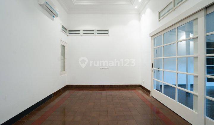 One Storey Beautiful House, Newly Renovated With 4 Bedrooms And Private Pool In Menteng mtg086 10