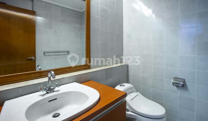 Well Maintained 3 Bedrooms Townhouse Inside Compound In Permata Hijau Area Ph003