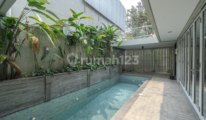 Spacious 5 Bedrooms House With Pool In Kebayoran Baru Near Senopati Kbbr054 Spacious 5 Bedrooms House With Pool In Kebayoran Baru Near Senopati Kbbr054