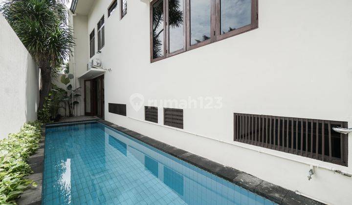 Well Maintained House With 4 Bedrooms And Pool In Kemang kmgs011 1