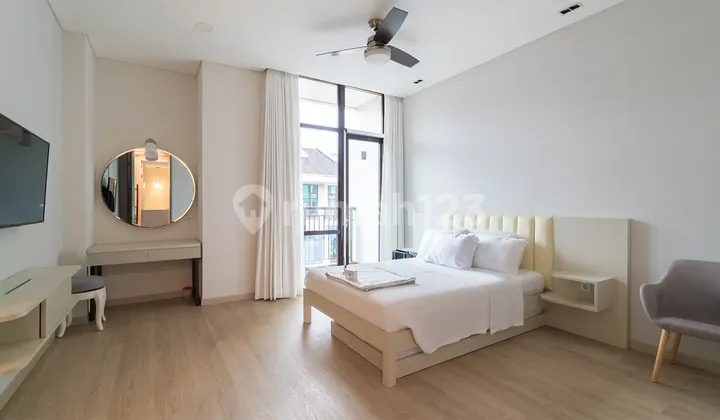 Exclusive 4Br Townhouse Living in Pondok Indah 2