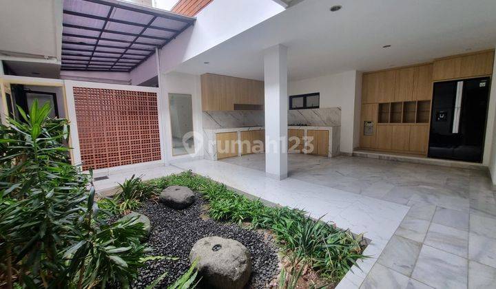 For Rent 5 Bedroom House in Kebayoran Baru KBBR262 1