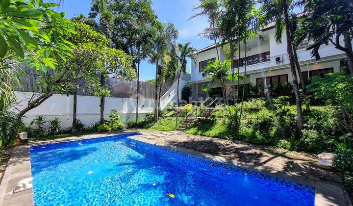 Luxury Spacious Compound House With Huge Backyard At Kemang Kmg213 2