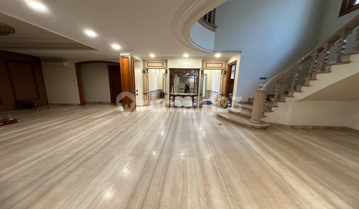 For Rent: House in Mega Kuningan, 6 Bedrooms, Nice House