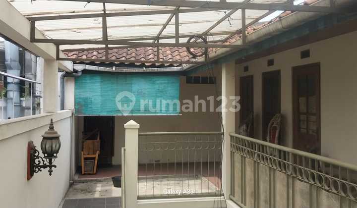 Comfortable & Strategic Boarding House on Jl Cihapit, Bandung Comfortable & Strategic Boarding House on Jl Cihapit, Bandung