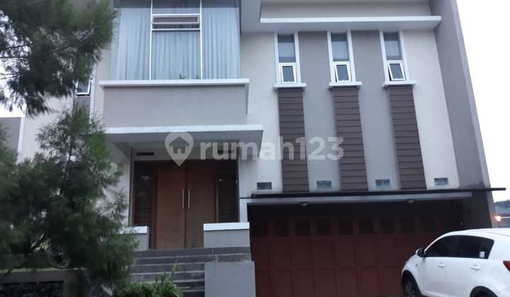Jual/Sewa Rumah Mewah  Strategis di Kota Baru Parahyangan,Bandung  Full Furnish