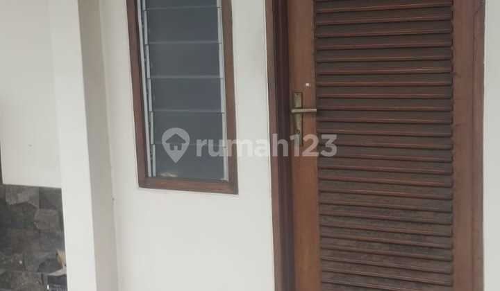 Comfortable &amp; Strategic Boarding House on Jl Cihapit, Bandung 2