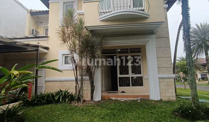 Ready-to-Occupy Fully Furnished House in Kota Baru Parahyangan Bandung
