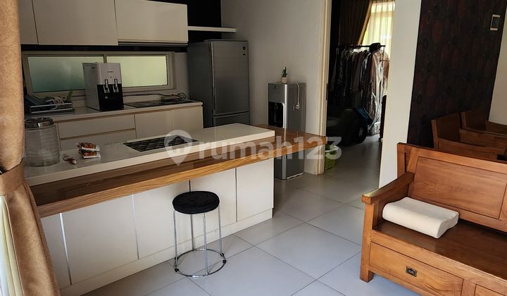 Rumah di Kota Baru Parahyangan Bandung, Semifurnished ada Kolam Ikan