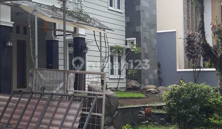 Rumah Mewah di Kota Baru Parahyangan Bandung, View Danau