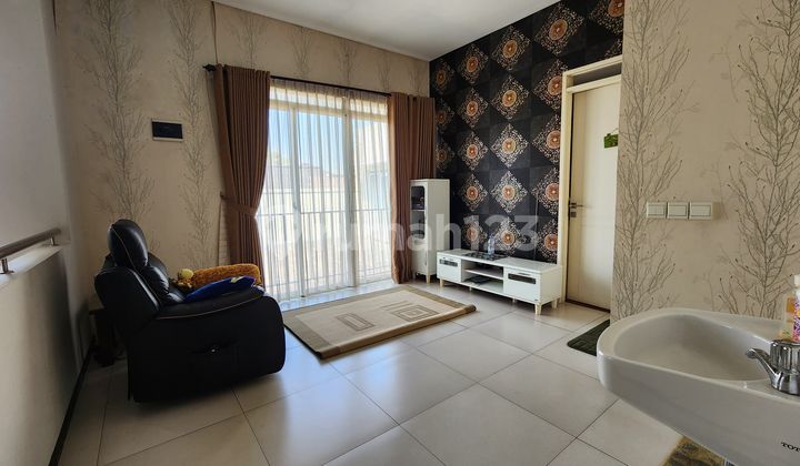 Rumah di Kota Baru Parahyangan Bandung, Semifurnished ada Kolam Ikan 2