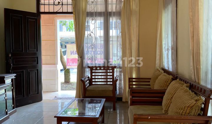 Rumah Posisi Hook di Wangsakerta Kota Baru Parahyangan 2