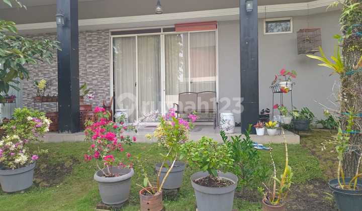 Rumah di Wangsakerta 2 Kota Baru Parahyangan, Modern Minimalis