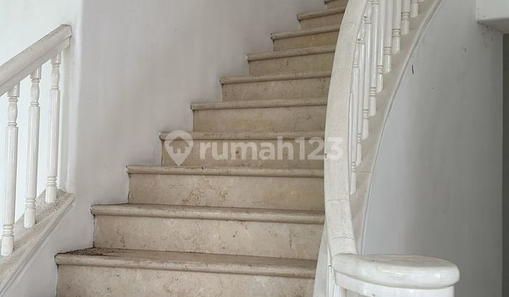 Dijual rumah dengan luas tanah besar di sentul city 2