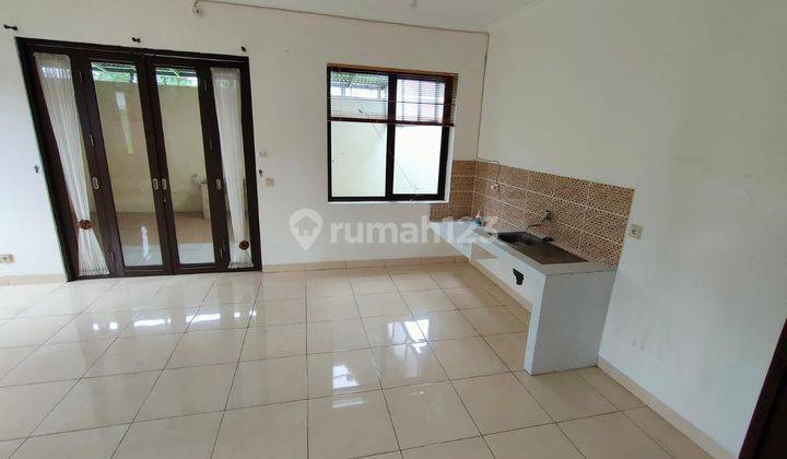 Disewakan rumah 2 lantai posisi di hook lokasi sentul city  9