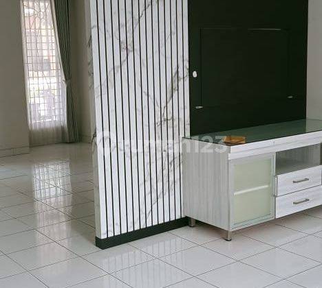 Disewakan rumah dua lantai siap huni di sentul city 4