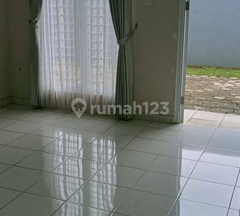 Disewakan rumah dua lantai siap huni di sentul city 11