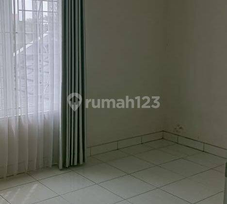 Disewakan rumah dua lantai siap huni di sentul city 10