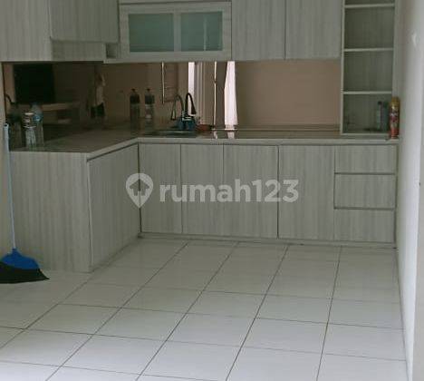 Disewakan rumah dua lantai siap huni di sentul city 15