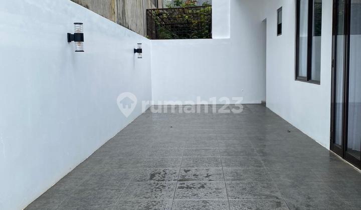Dijual Rumah Mewah Posisi di Hook Dilengkapi Kolam Renang Lokasi Sentul City 2