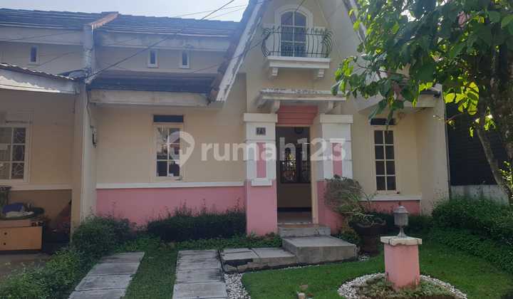 House for sale in the Taman Venesia cluster, Sentul City. House for sale in the Taman Venesia cluster, Sentul City.