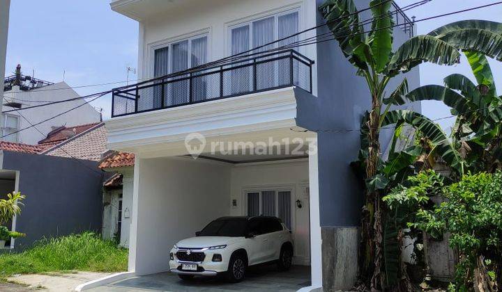 Dijual Rumah Dilengkapi Kolam Renang di Sentul City 2