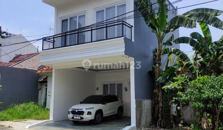 Dijual Rumah Dilengkapi Kolam Renang di Sentul City 1