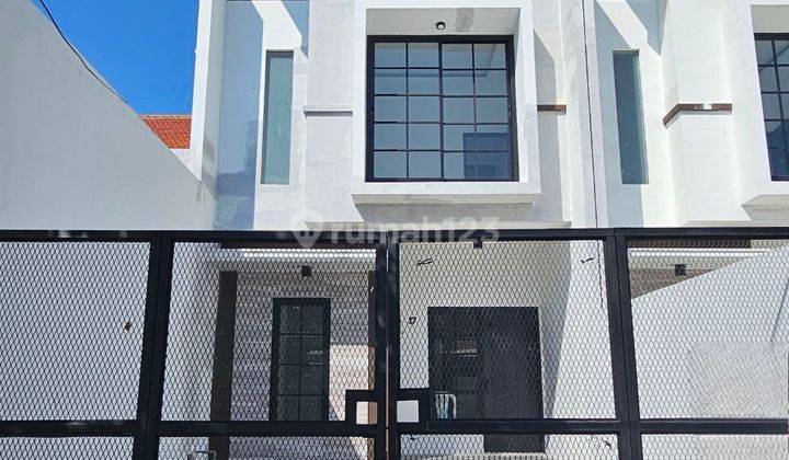 Rumah Baru Modern Minimalis SHM di Rungkut Asri, Surabaya 1