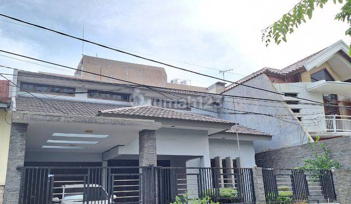 Rumah Bagus Semi Furnished di Tenggilis Mejoyo Tengah, Surabaya 1