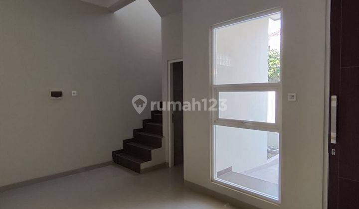 Rumah 2 Lantai Baru SHM di Mulyorejo Sutorejo, Surabaya 2