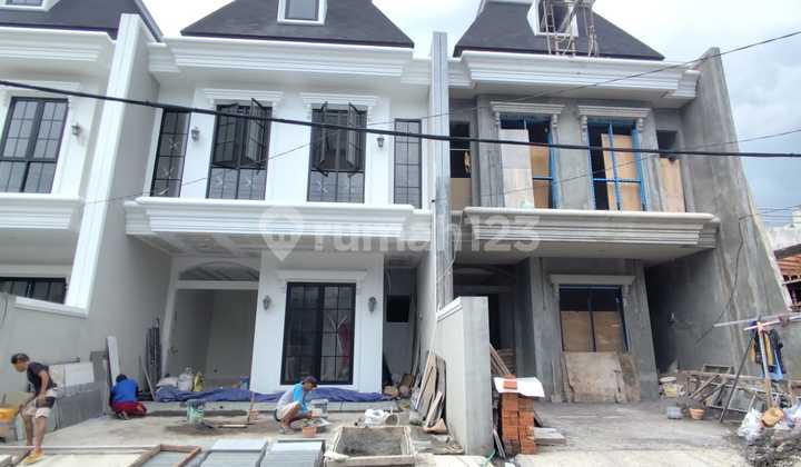 Dharmahusada Indah Utara Luxurious American Style 2