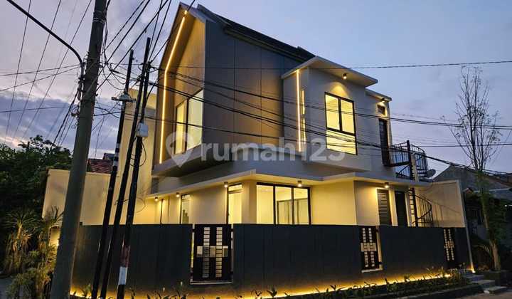 Rumah Hook Babatan Pantai Mulyorejo Mewah