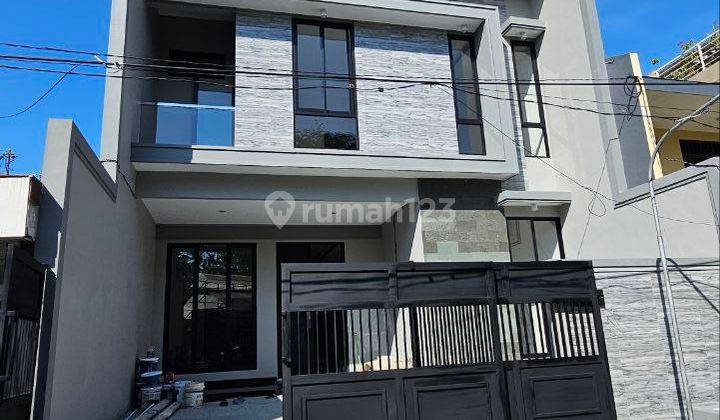 Rumah Baru Modern SHM di Mulyosari Mulyorejo, Surabaya 1